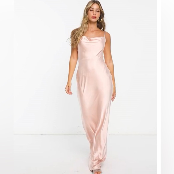 Pretty Lavish bridesmaid gown - Picture 2 of 11